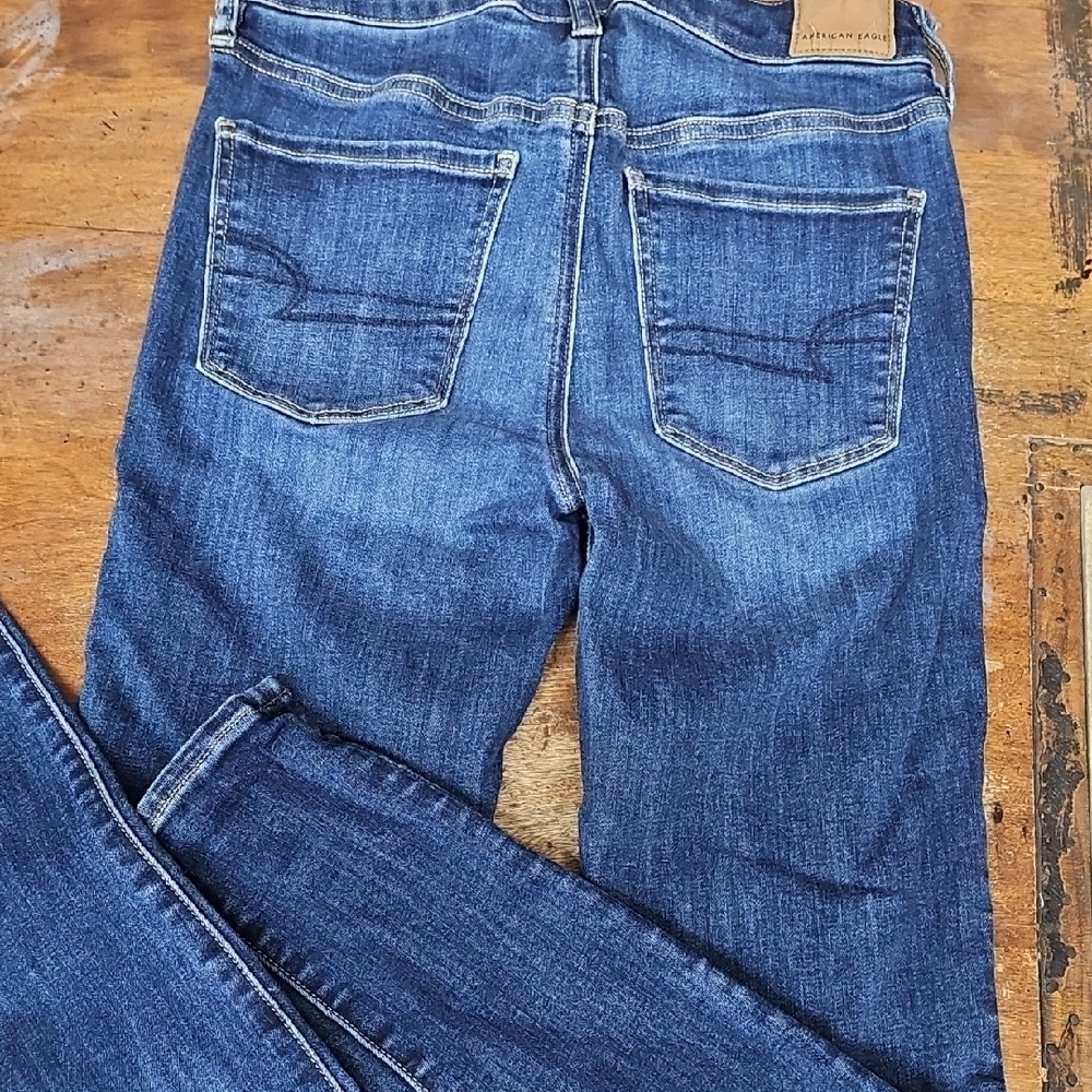 Ladies American Eagle Outfitters Dark Blue Straight Jeans Size 6.